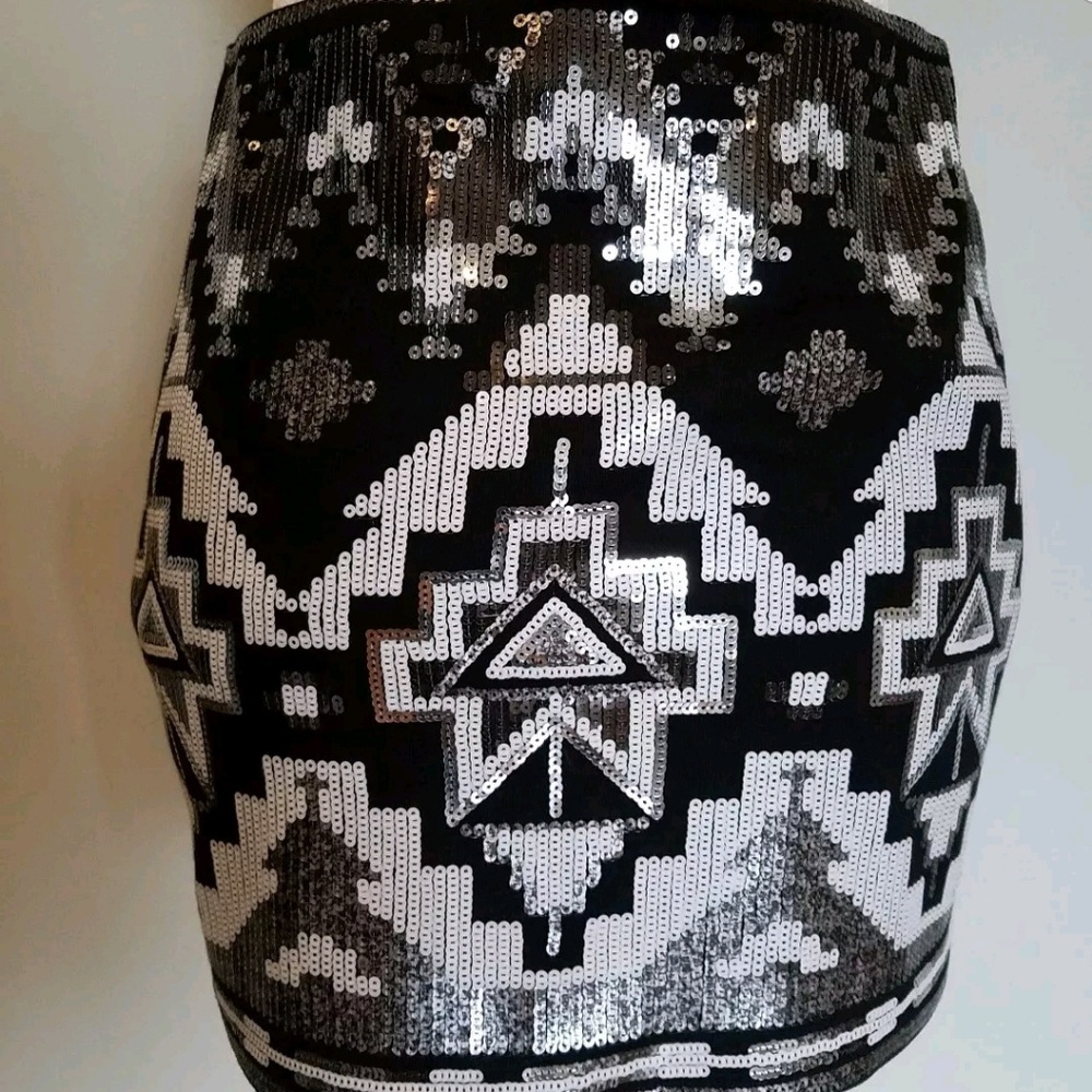 Express Sequin Axtec Stretchy Mini Skirt S… - Picture 3 of 8